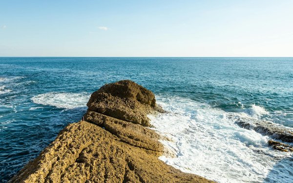 Quels conseils pour louer une maison de vacances en Bretagne avec des ateliers de poterie et des balades en vélo?